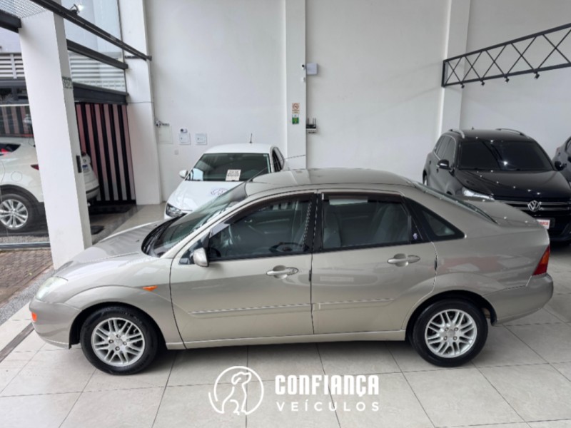 FOCUS 2.0 GHIA SEDAN 16V GASOLINA 4P AUTOMÁTICO - 2003 - BENTO GONçALVES