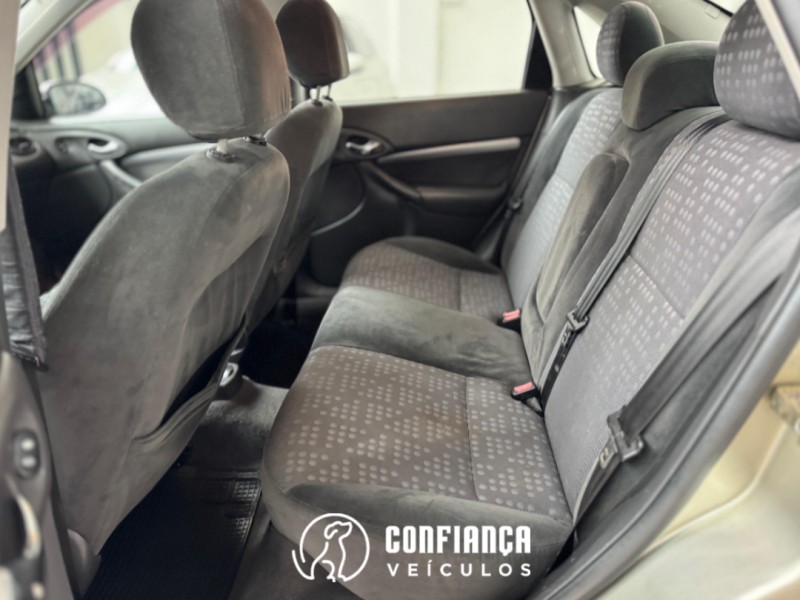 FOCUS 2.0 GHIA SEDAN 16V GASOLINA 4P AUTOMÁTICO - 2003 - BENTO GONçALVES