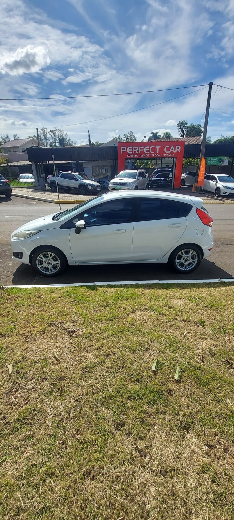 FIESTA 1.6 SE HATCH 16V FLEX 4P AUTOMÁTICO - 2015 - BOM PRINCíPIO