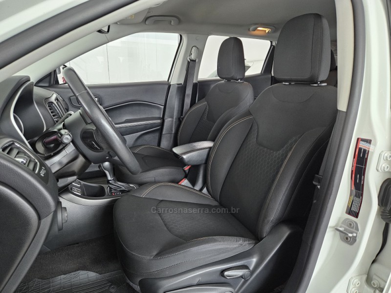 COMPASS 2.0 16V FLEX SPORT AUTOMÁTICO - 2017 - TAPEJARA