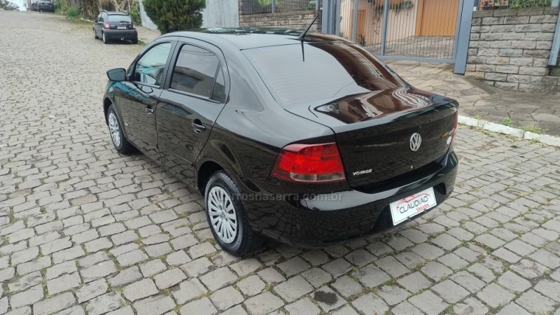 VOYAGE 1.0 MI TRENDLINE 8V FLEX 4P MANUAL - 2011 - BENTO GONçALVES