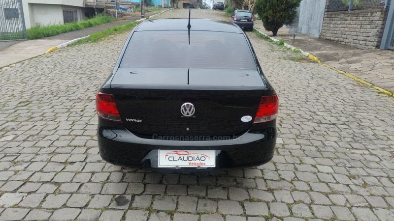 VOYAGE 1.0 MI TRENDLINE 8V FLEX 4P MANUAL - 2011 - BENTO GONçALVES