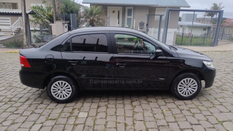 VOYAGE 1.0 MI TRENDLINE 8V FLEX 4P MANUAL - 2011 - BENTO GONçALVES