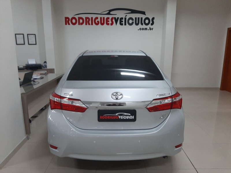COROLLA 2.0 XEI 16V FLEX 4P AUTOMÁTICO - 2017 - CAXIAS DO SUL