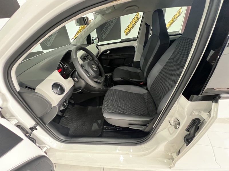 UP 1.0 TSI MOVE UP 12V FLEX 4P MANUAL - 2017 - PORTãO