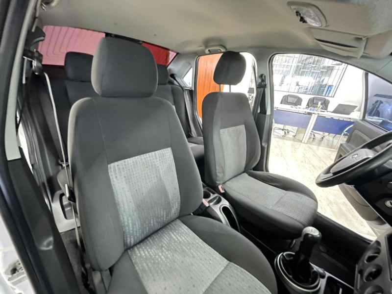 FIESTA 1.6 MPI CLASS SEDAN 8V FLEX 4P MANUAL - 2013 - CAXIAS DO SUL