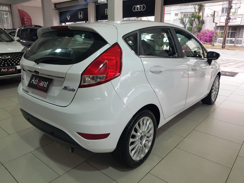 FIESTA 1.6 TITANIUM HATCH 16V FLEX 4P AUTOMÁTICO - 2014 - CAXIAS DO SUL