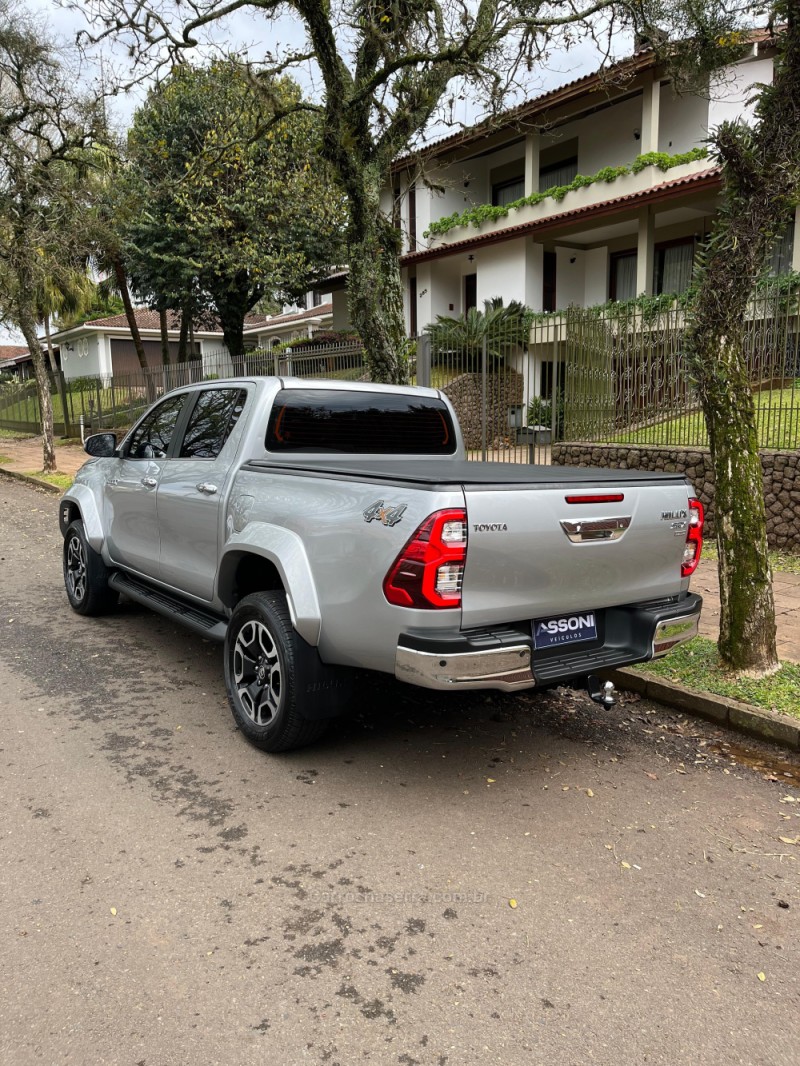 HILUX 2.8 SRX PLUS 4X4 CD TURBO DIESEL 4P AUTOMÁTICO - 2024 - ERECHIM