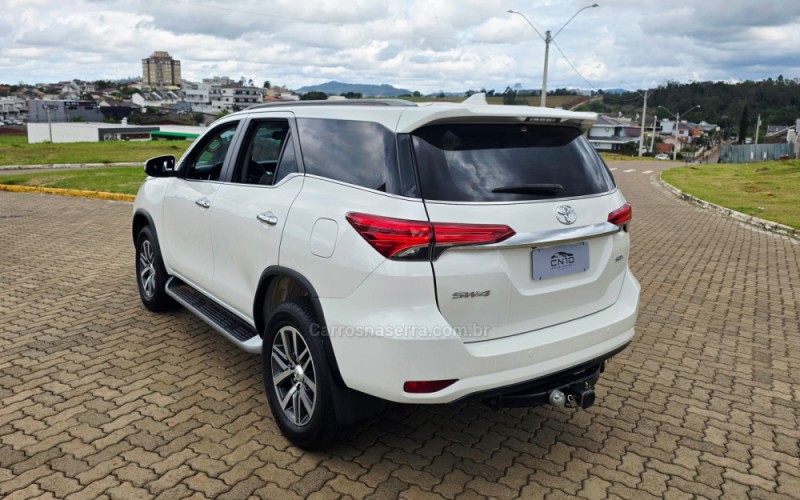 HILUX SW4 2.8 SRX 4X4 7 LUGARES 16V TURBO INTERCOOLER DIESEL 4P AUTOMÁTICO - 2017 - LAJEADO