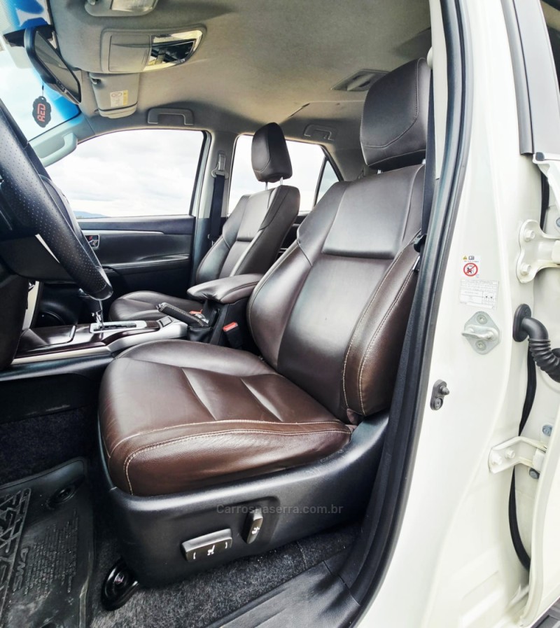 HILUX SW4 2.8 SRX 4X4 7 LUGARES 16V TURBO INTERCOOLER DIESEL 4P AUTOMÁTICO - 2017 - LAJEADO