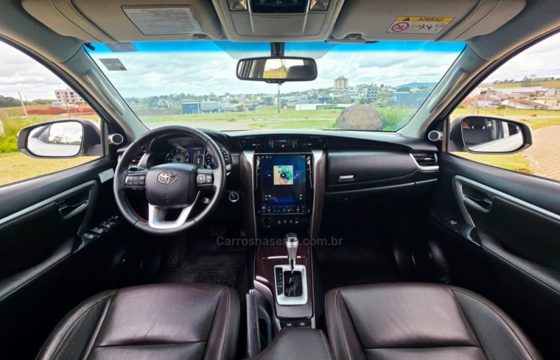 HILUX SW4 2.8 SRX 4X4 7 LUGARES 16V TURBO INTERCOOLER DIESEL 4P AUTOMÁTICO - 2017 - LAJEADO