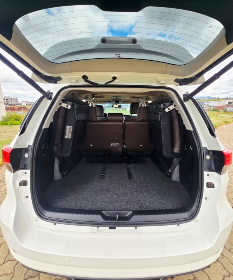HILUX SW4 2.8 SRX 4X4 7 LUGARES 16V TURBO INTERCOOLER DIESEL 4P AUTOMÁTICO - 2017 - LAJEADO