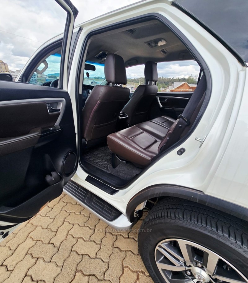 HILUX SW4 2.8 SRX 4X4 7 LUGARES 16V TURBO INTERCOOLER DIESEL 4P AUTOMÁTICO - 2017 - LAJEADO