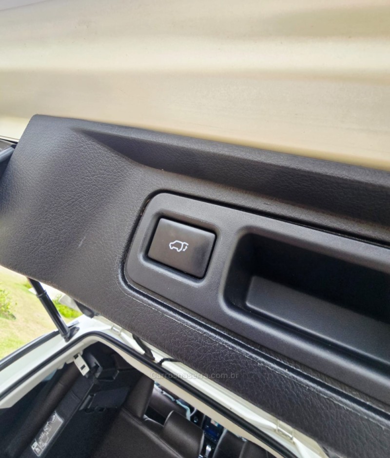 HILUX SW4 2.8 SRX 4X4 7 LUGARES 16V TURBO INTERCOOLER DIESEL 4P AUTOMÁTICO - 2017 - LAJEADO
