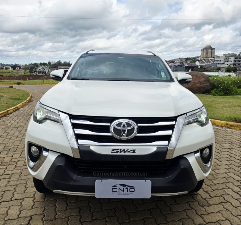 HILUX SW4 2.8 SRX 4X4 7 LUGARES 16V TURBO INTERCOOLER DIESEL 4P AUTOMÁTICO - 2017 - LAJEADO