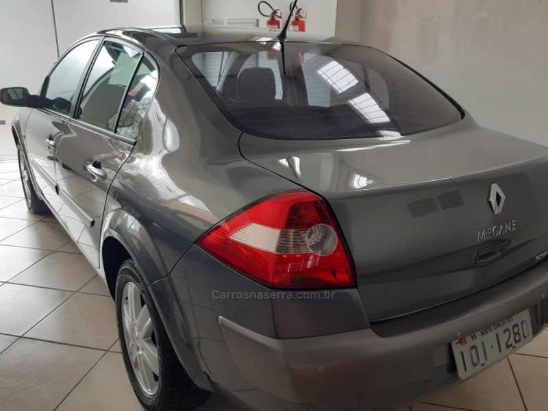 MÉGANE 2.0 DYNAMIQUE SEDAN 16V GASOLINA 4P AUTOMÁTICO - 2008 - BENTO GONçALVES