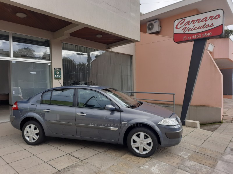 MÉGANE 2.0 DYNAMIQUE SEDAN 16V GASOLINA 4P AUTOMÁTICO - 2008 - BENTO GONçALVES