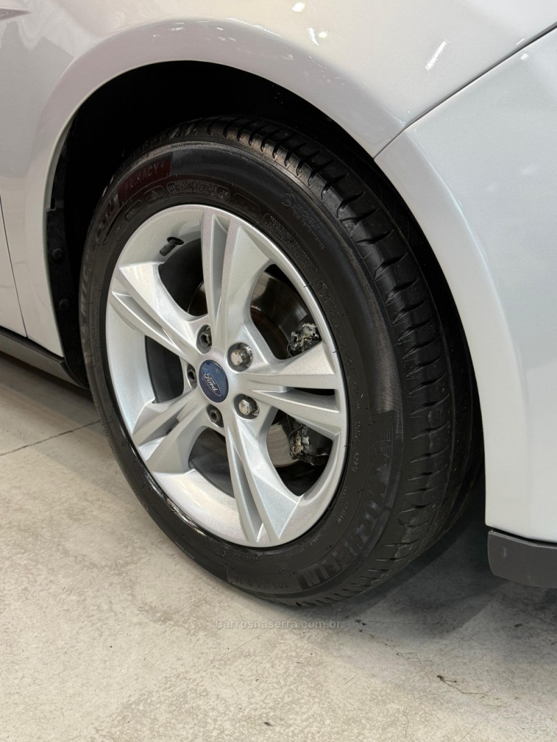 FOCUS 1.6 SE 16V FLEX 4P MANUAL - 2014 - CAXIAS DO SUL