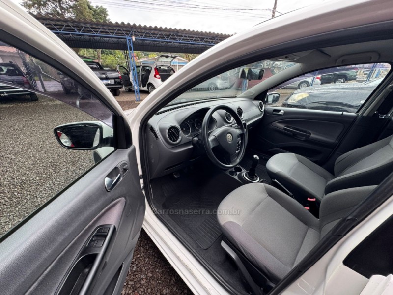 VOYAGE 1.6 MI TREND 8V FLEX 4P MANUAL - 2009 - IGREJINHA