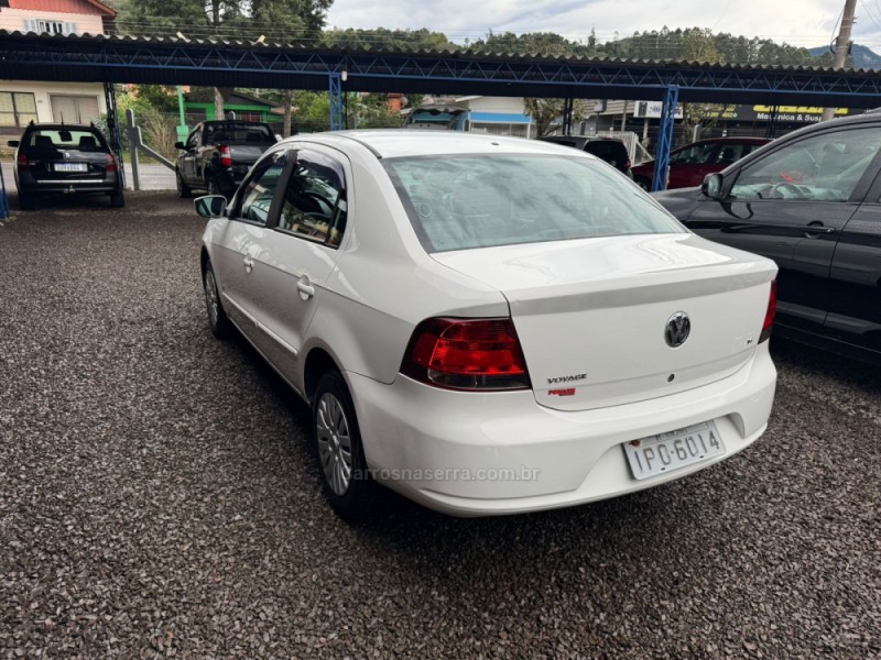VOYAGE 1.6 MI TREND 8V FLEX 4P MANUAL - 2009 - IGREJINHA