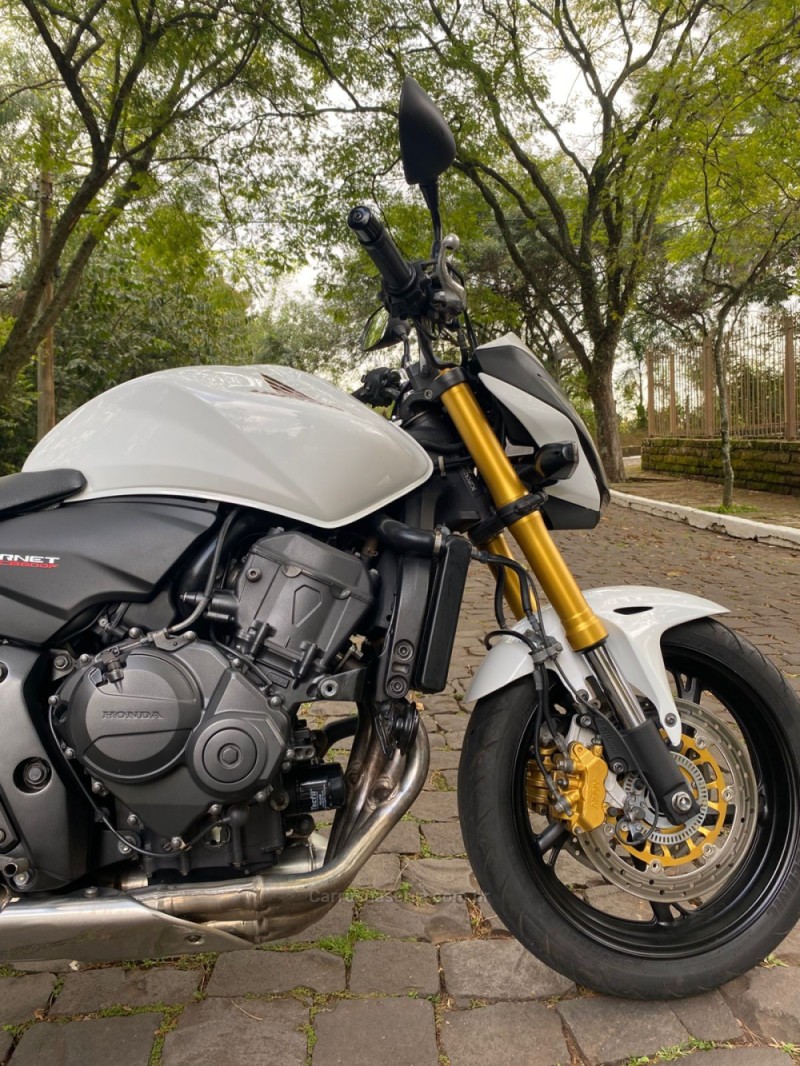 CB 600F HORNET - 2014 - LAJEADO