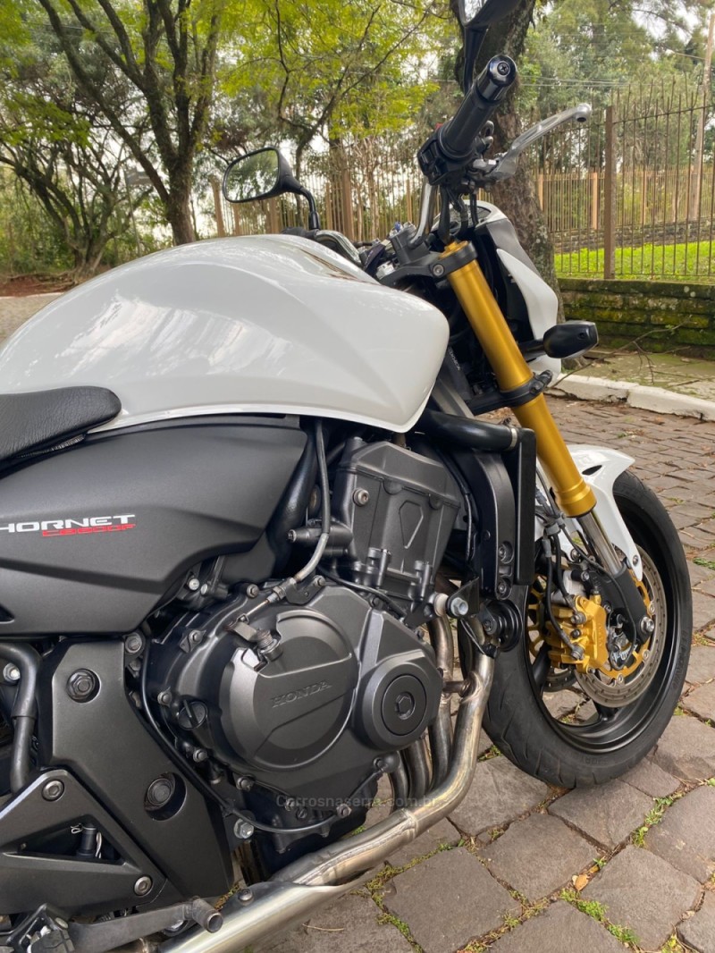 CB 600F HORNET - 2014 - LAJEADO