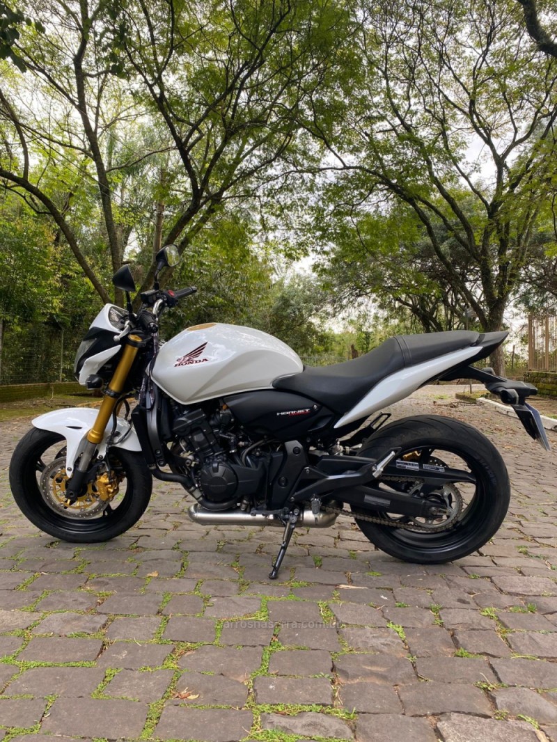 CB 600F HORNET - 2014 - LAJEADO