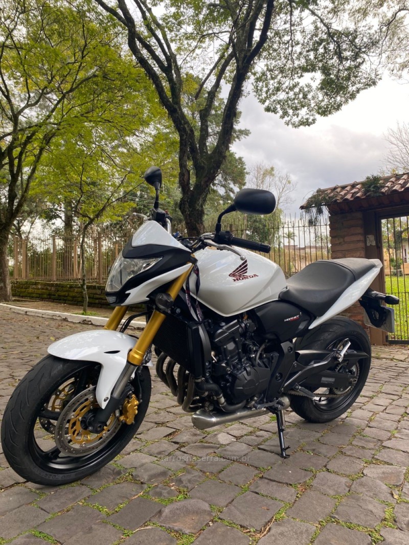 CB 600F HORNET - 2014 - LAJEADO