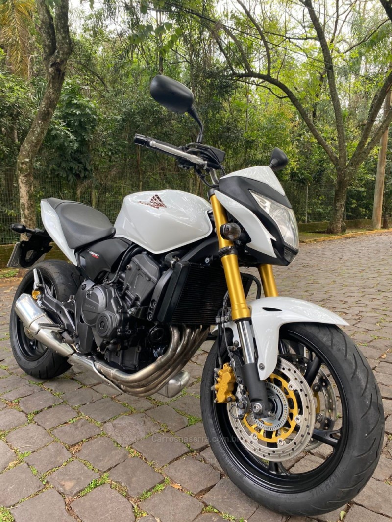 CB 600F HORNET - 2014 - LAJEADO