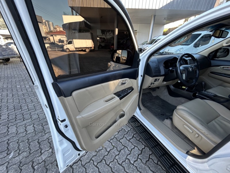 HILUX SW4 3.0 SRV 4X4 16V TURBO INTERCOOLER DIESEL 4P MANUAL - 2015 - FARROUPILHA
