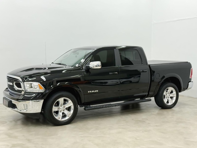 classic 5.7 laramie v8 hemi 4p gasolina automatica 2022 caxias do sul