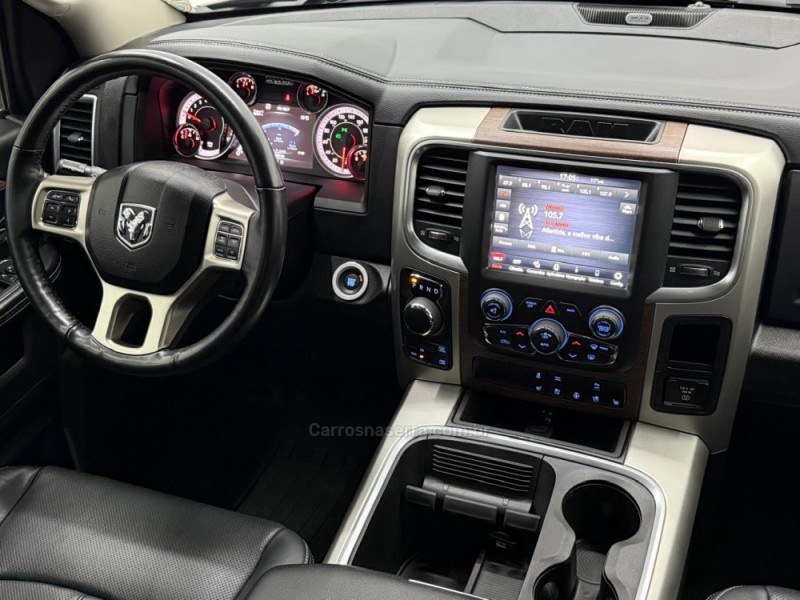 CLASSIC 5.7 LARAMIE V8 HEMI 4P GASOLINA AUTOMÁTICA - 2022 - CAXIAS DO SUL