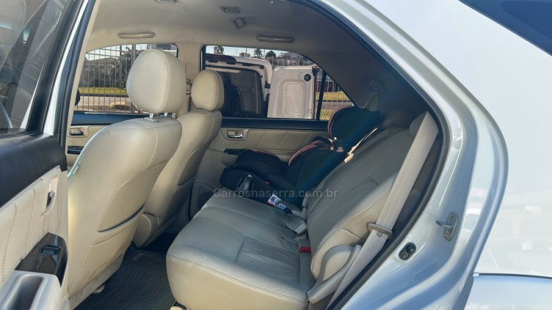HILUX SW4 3.0 SRV 4X4 7 LUGARES 16V TURBO INTERCOOLER DIESEL 4P AUTOMÁTICO - 2013 - FARROUPILHA