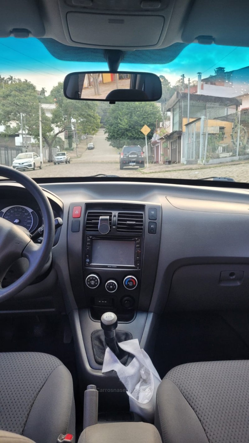 TUCSON 2.0 MPFI GL 16V 142CV 2WD GASOLINA 4P MANUAL - 2011 - CAXIAS DO SUL