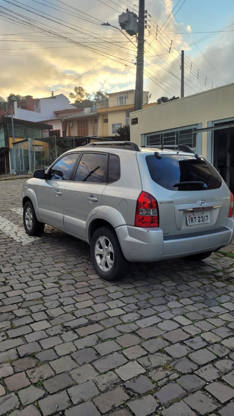 TUCSON 2.0 MPFI GL 16V 142CV 2WD GASOLINA 4P MANUAL - 2011 - CAXIAS DO SUL