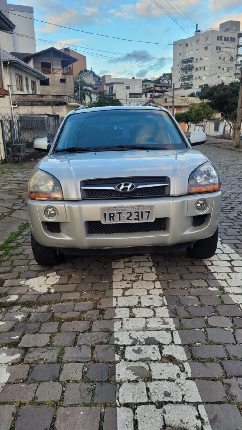 TUCSON 2.0 MPFI GL 16V 142CV 2WD GASOLINA 4P MANUAL - 2011 - CAXIAS DO SUL