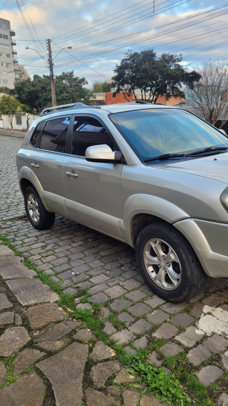 TUCSON 2.0 MPFI GL 16V 142CV 2WD GASOLINA 4P MANUAL - 2011 - CAXIAS DO SUL