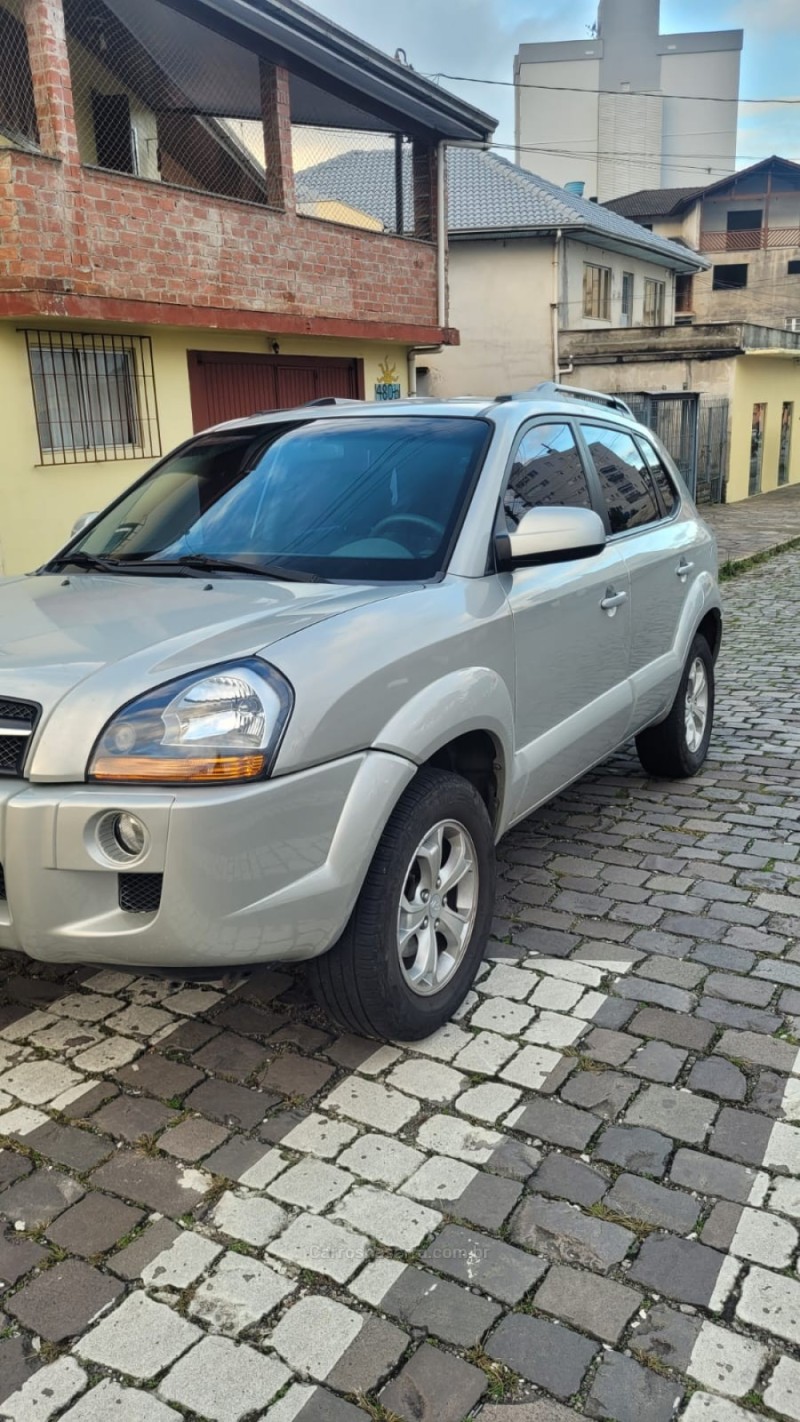 TUCSON 2.0 MPFI GL 16V 142CV 2WD GASOLINA 4P MANUAL - 2011 - CAXIAS DO SUL