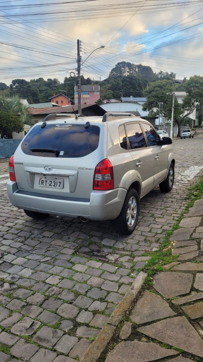 TUCSON 2.0 MPFI GL 16V 142CV 2WD GASOLINA 4P MANUAL - 2011 - CAXIAS DO SUL