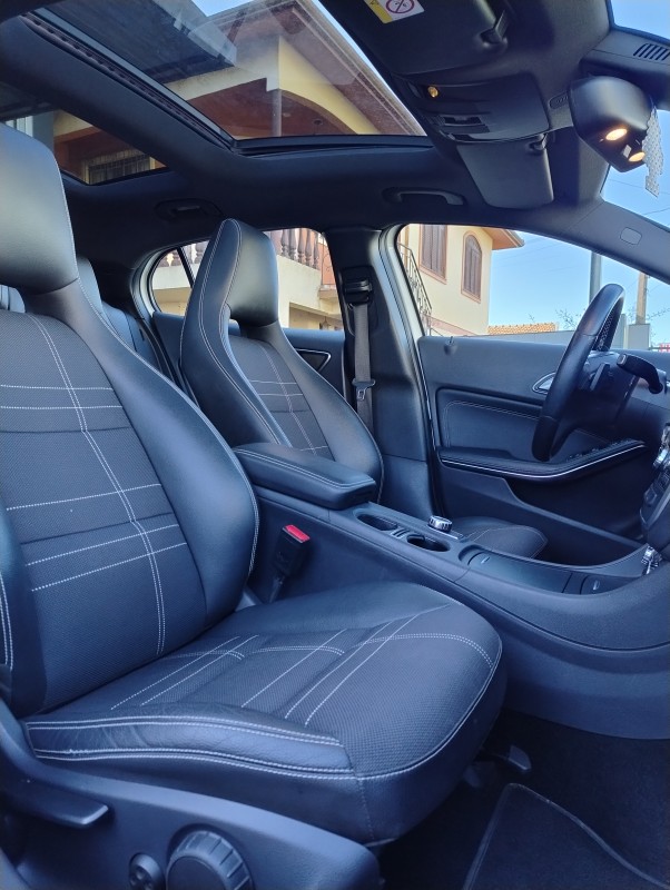 GLA 200 1.6 CGI VISION BLACK EDITION 16V TURBO GASOLINA 4P AUTOMÁTICO - 2015 - VACARIA