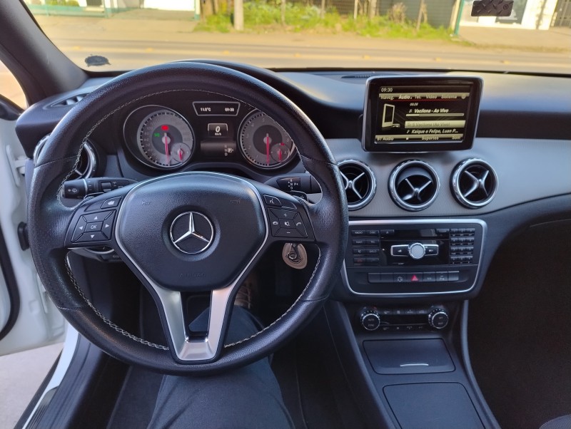 GLA 200 1.6 CGI VISION BLACK EDITION 16V TURBO GASOLINA 4P AUTOMÁTICO - 2015 - VACARIA