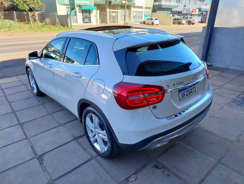 GLA 200 1.6 CGI VISION BLACK EDITION 16V TURBO GASOLINA 4P AUTOMÁTICO - 2015 - VACARIA