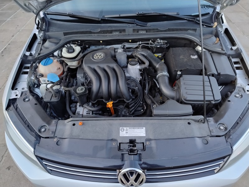 JETTA 2.0 COMFORTLINE FLEX 4P TIPTRONIC - 2011 - VACARIA