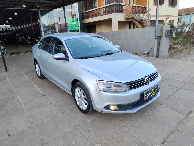 JETTA 2.0 COMFORTLINE FLEX 4P TIPTRONIC - 2011 - VACARIA