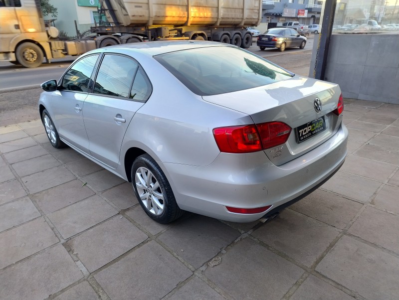 JETTA 2.0 COMFORTLINE FLEX 4P TIPTRONIC - 2011 - VACARIA