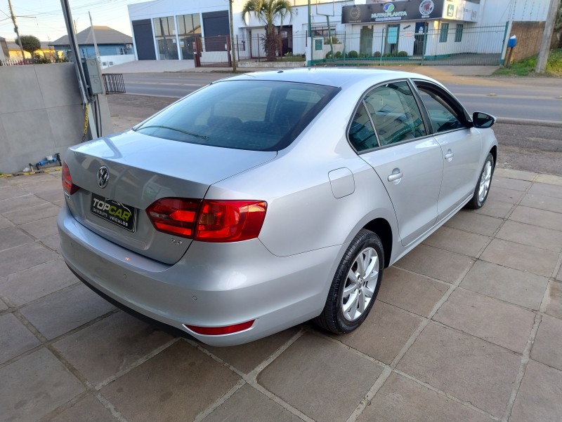 JETTA 2.0 COMFORTLINE FLEX 4P TIPTRONIC - 2011 - VACARIA