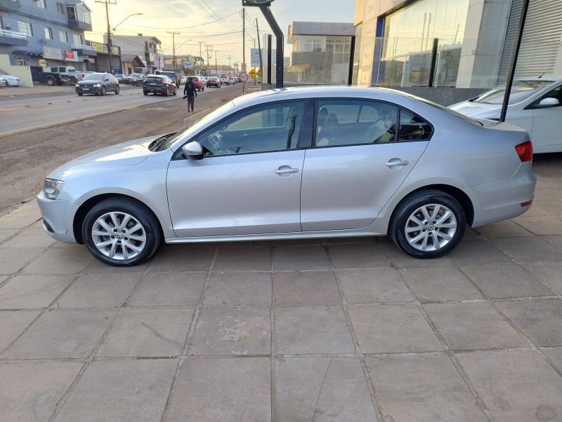 JETTA 2.0 COMFORTLINE FLEX 4P TIPTRONIC - 2011 - VACARIA