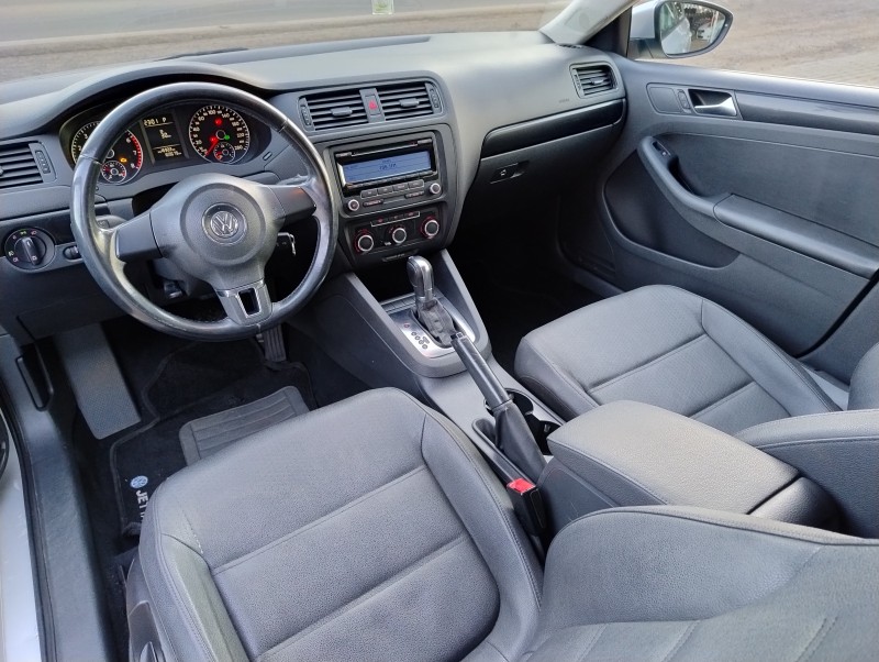 JETTA 2.0 COMFORTLINE FLEX 4P TIPTRONIC - 2011 - VACARIA