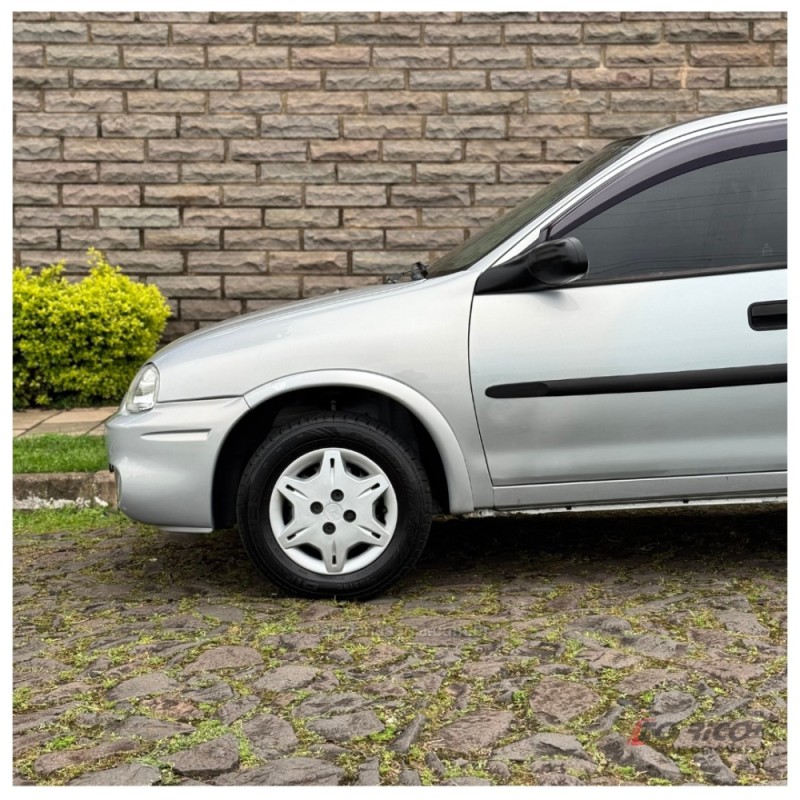 CORSA 1.0 MPFI CLASSIC 8V GASOLINA 4P MANUAL - 2003 - CAMPO BOM