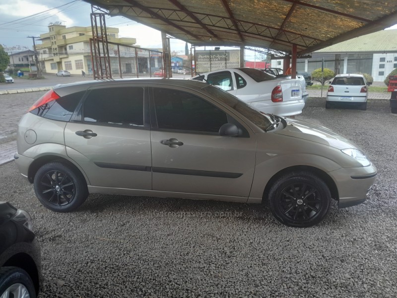 FOCUS 1.6 8V FLEX 4P MANUAL - 2009 - VERANóPOLIS